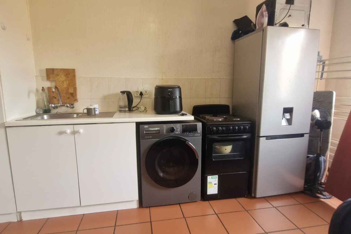 Ideal Bachelor Pad Close to UP Medical Campus - Photo 3