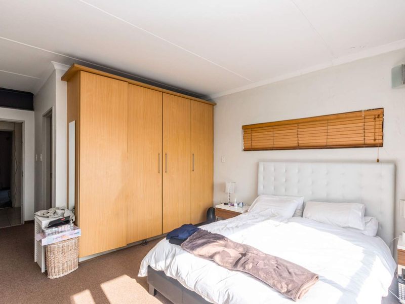 2 BED 2.5 BATH TRIPLEX UNFURNISHED APARTMENT ATHOL FOR SALE - Photo 8