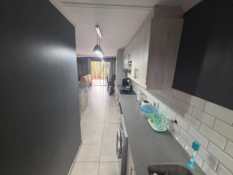 Modern Living | Private Garden | Pet Friendly (Small Dogs) - Photo 7