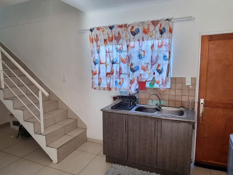 SPACE SPACE - 3 BEDROOM TOWNHOUSE OTJOMUISE - Photo 8
