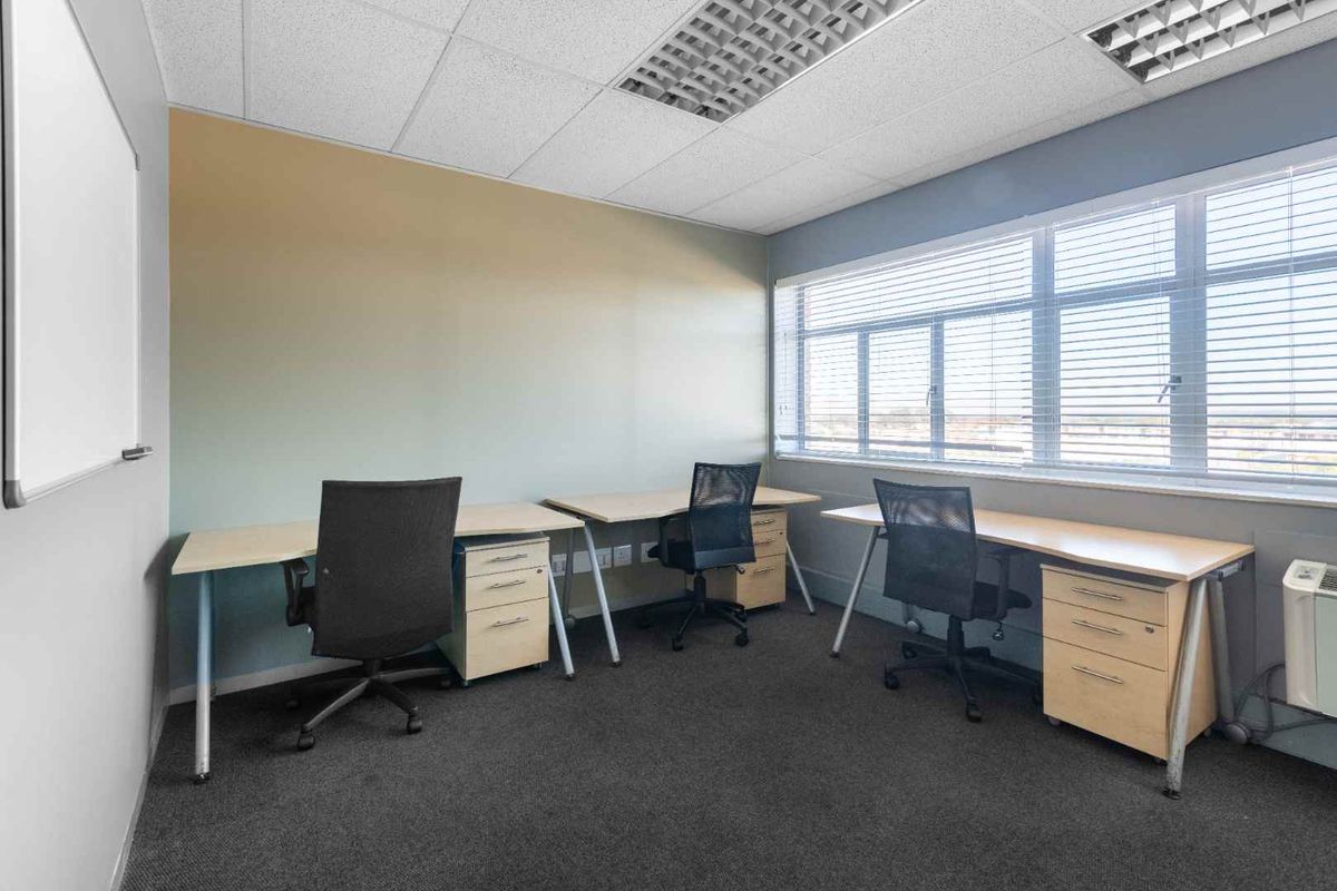 Private office space for 1 person in Regus Port Elizabeth - Photo 2