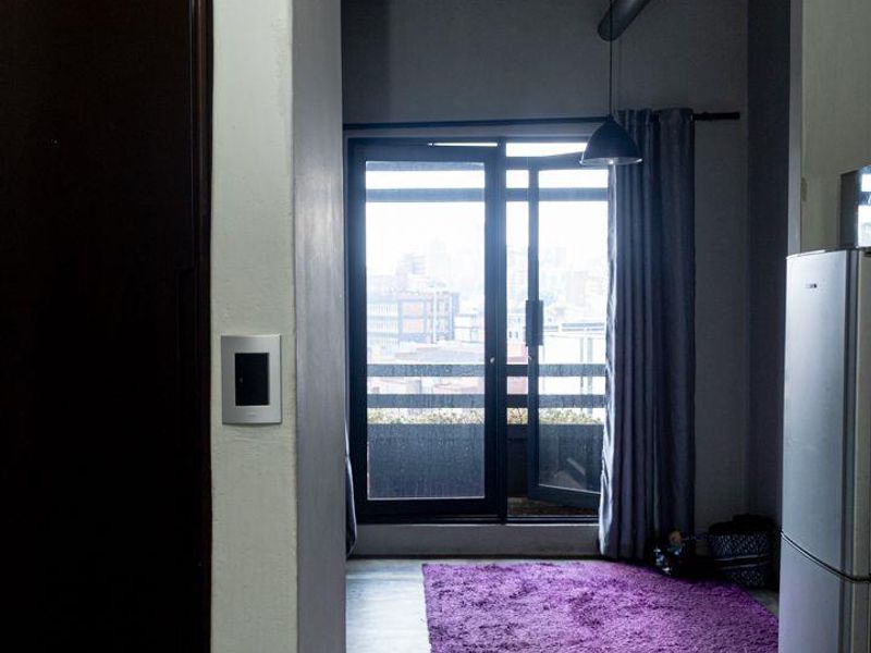 Spacious Luxury Bachelor Apartment FOR SALE in Maboneng - Photo 7