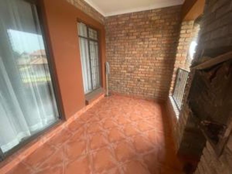 Your Dream Family Home Awaits in a Convenient Complex - Photo 4