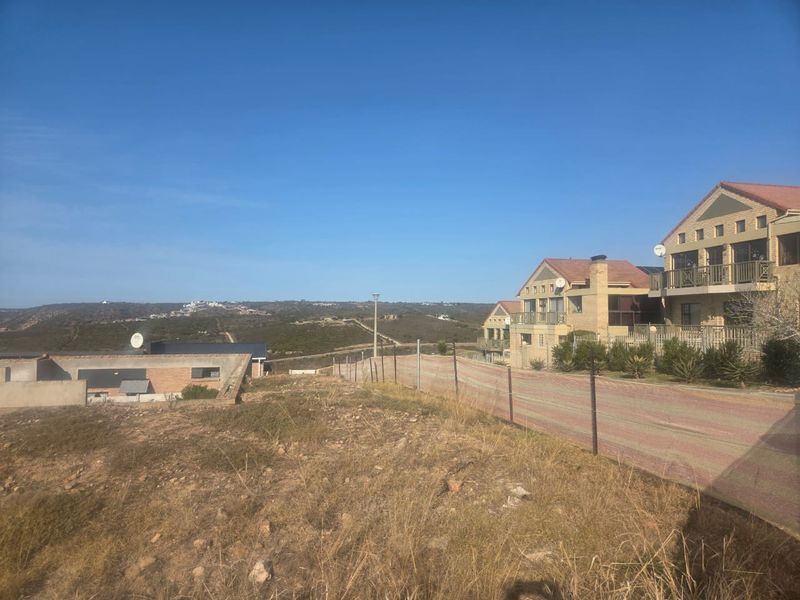 Corner stand with a distant sea view - Photo 9