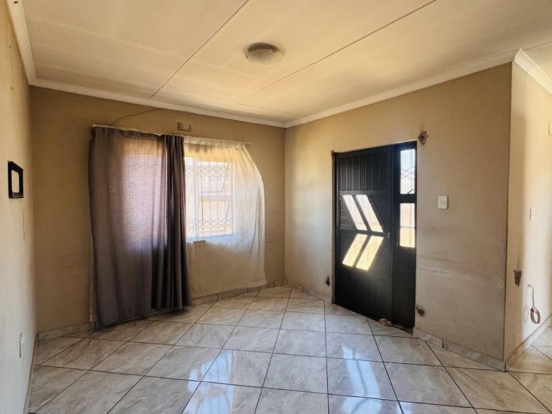 Property For Sale in Queenstown - Photo 7