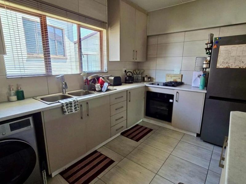 No transfer and bond costs.A perfect ground floor unit awaits you !!! - Photo 4