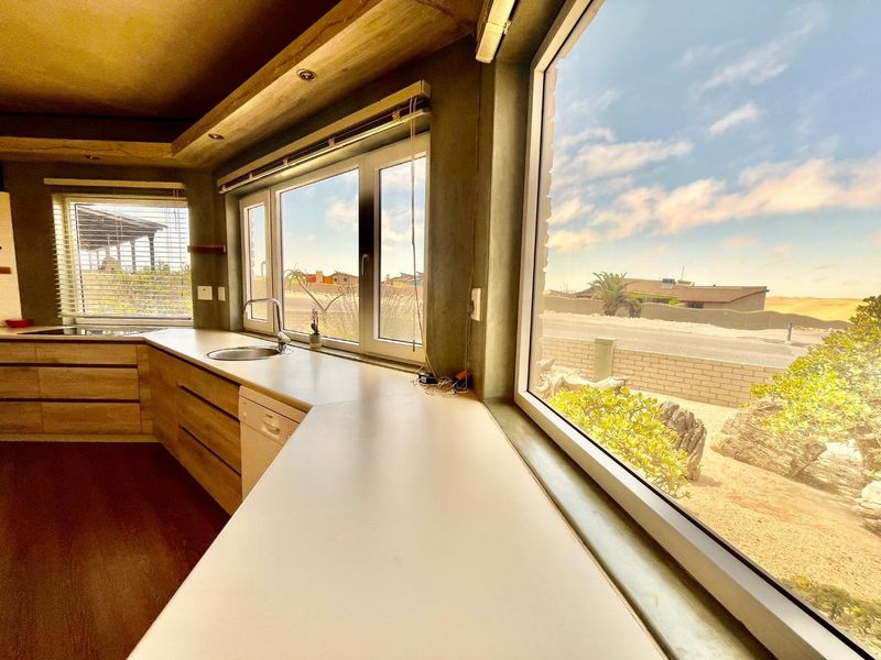 House with Flat for Sale, Kramersdorf, Swakopmund - Photo 4