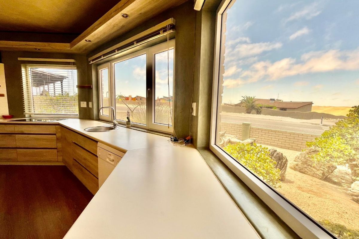 House with Flat for Sale, Kramersdorf, Swakopmund - Photo 4