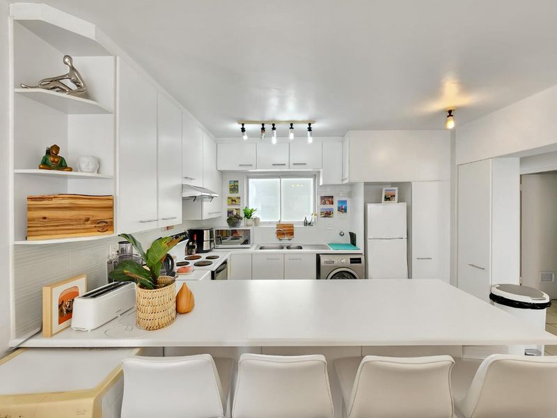 Large FURNISHED one bedroom apartment with sea views on Beach Road - Photo 8