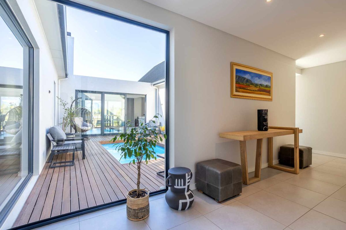 North-Facing Lakeside Living in a Beautiful Five-Bedroom Home on Val de Vie Estate - Photo 4
