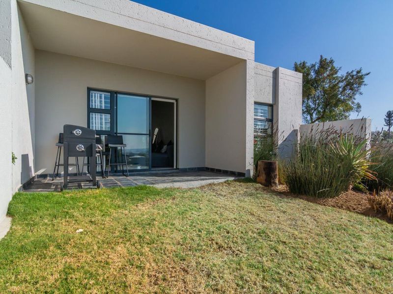 Live the high life in exclusive townhouse in prestigious Golf Estate!" - Photo 5