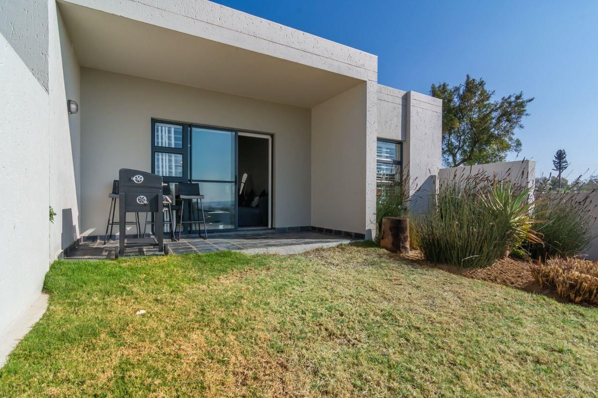 Live the high life in exclusive townhouse in prestigious Golf Estate!" - Photo 5