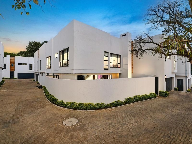 Modern 4-Bedroom Townhouse in Hyde Park | Luxury Living in a Prime Sandton - Photo 4