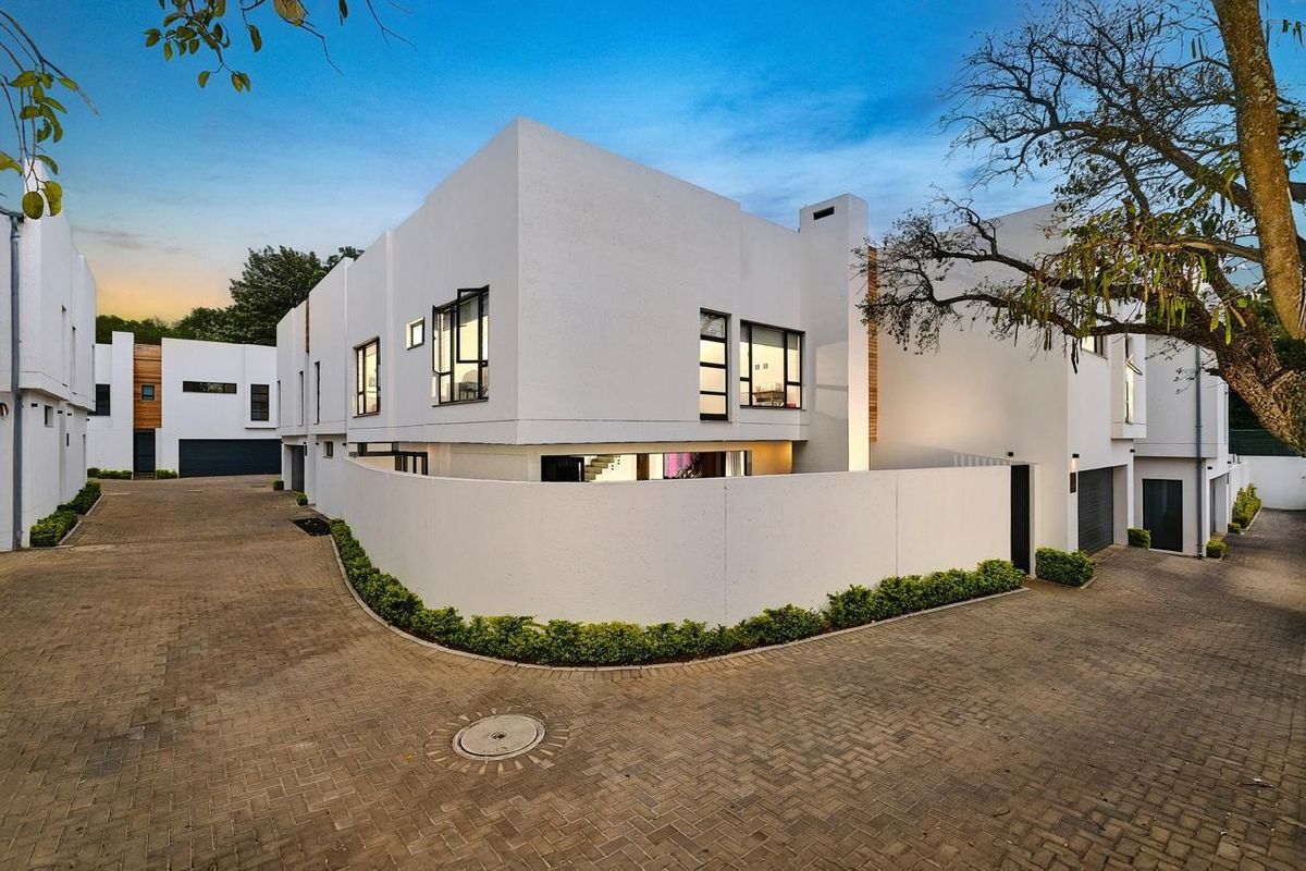 Modern 4-Bedroom Townhouse in Hyde Park | Luxury Living in a Prime Sandton - Photo 4