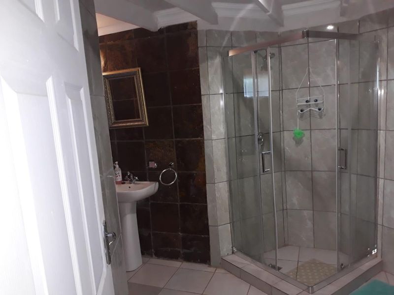 Well established Bed and Breakfast in Elandsfontein - Photo 10