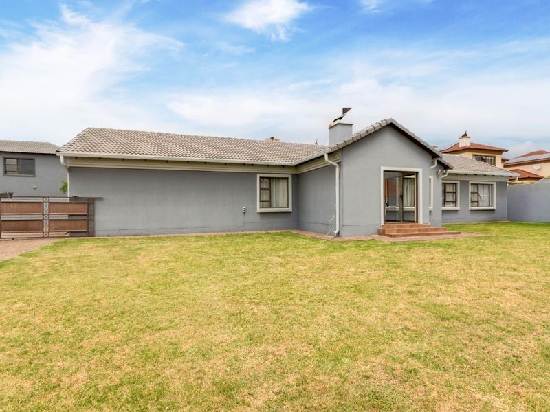 Secure, Spacious & Designed for Effortless Family Living - Photo 3