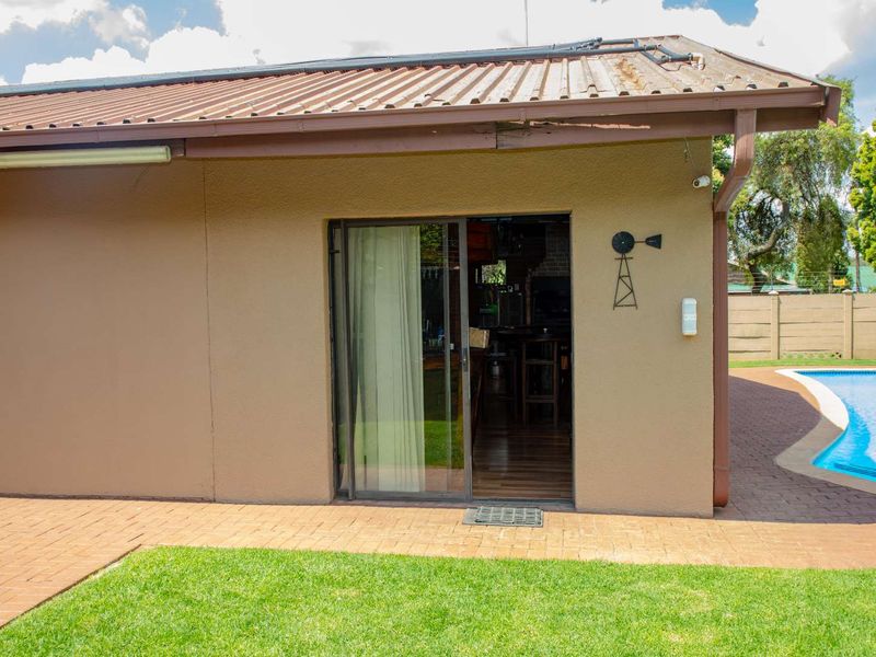 A True Deneysville Gem – Exceptional Value. Stunning 4-bedroom family home offers luxury, security, and convenience in the heart of Deneysville. - Photo 5