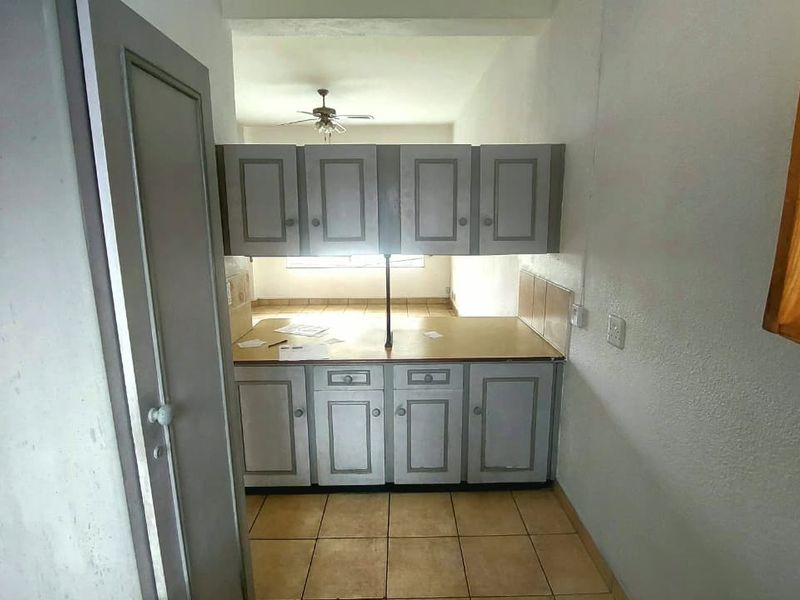 Ground Floor Unit in Secure Complex - Photo 5