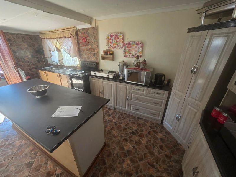 Ideal starter home - Photo 5