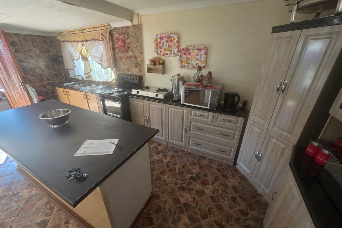 Ideal starter home - Photo 5