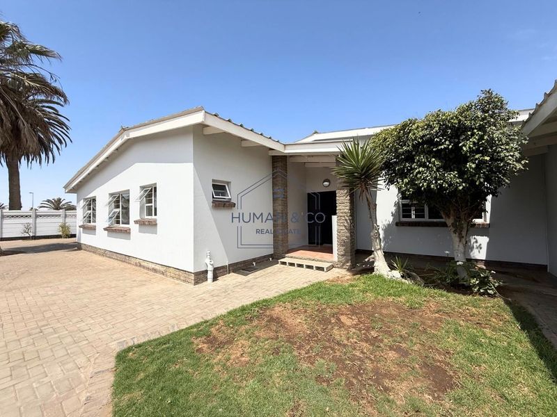 Large Residential Property in Central Town - Photo 2