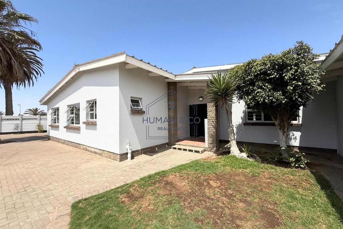 Large Residential Property in Central Town - Photo 2