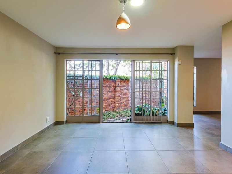 Gourmet Living - Modern Open-Plan Home in a Prestigious Suburb - Photo 7