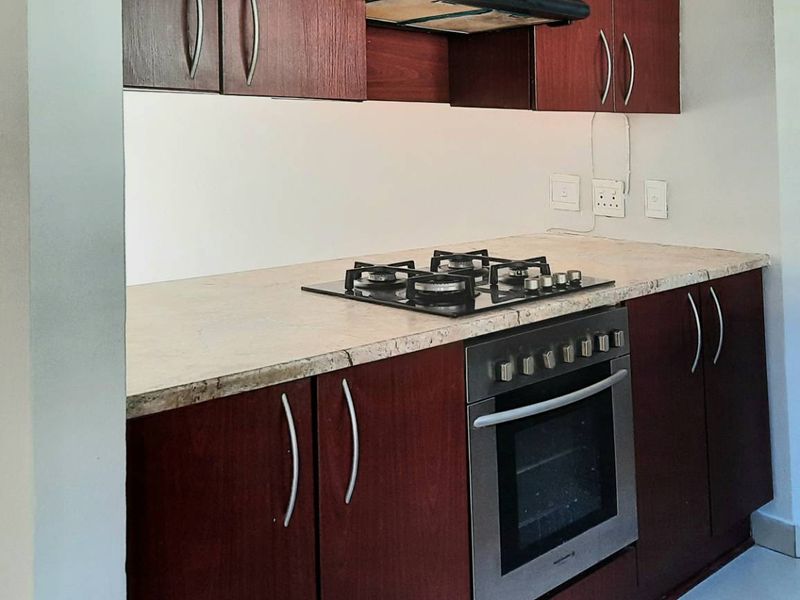 2 Bed 2 Bath Duplex with Private Garden - Photo 7