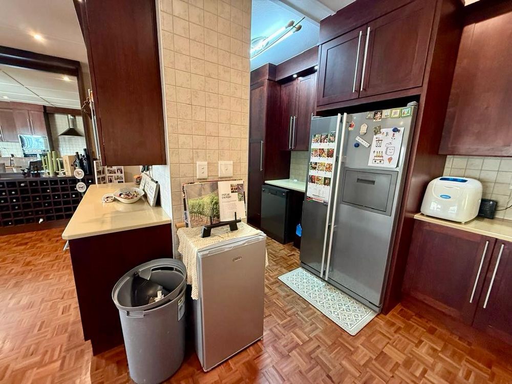 Kitchen with BIC and scullery 