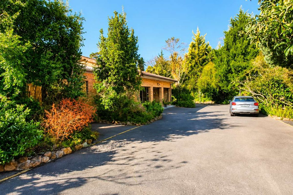 Furnished 3 x Bedroom House Constantia for Rent - Occupation Immediate - Photo 3