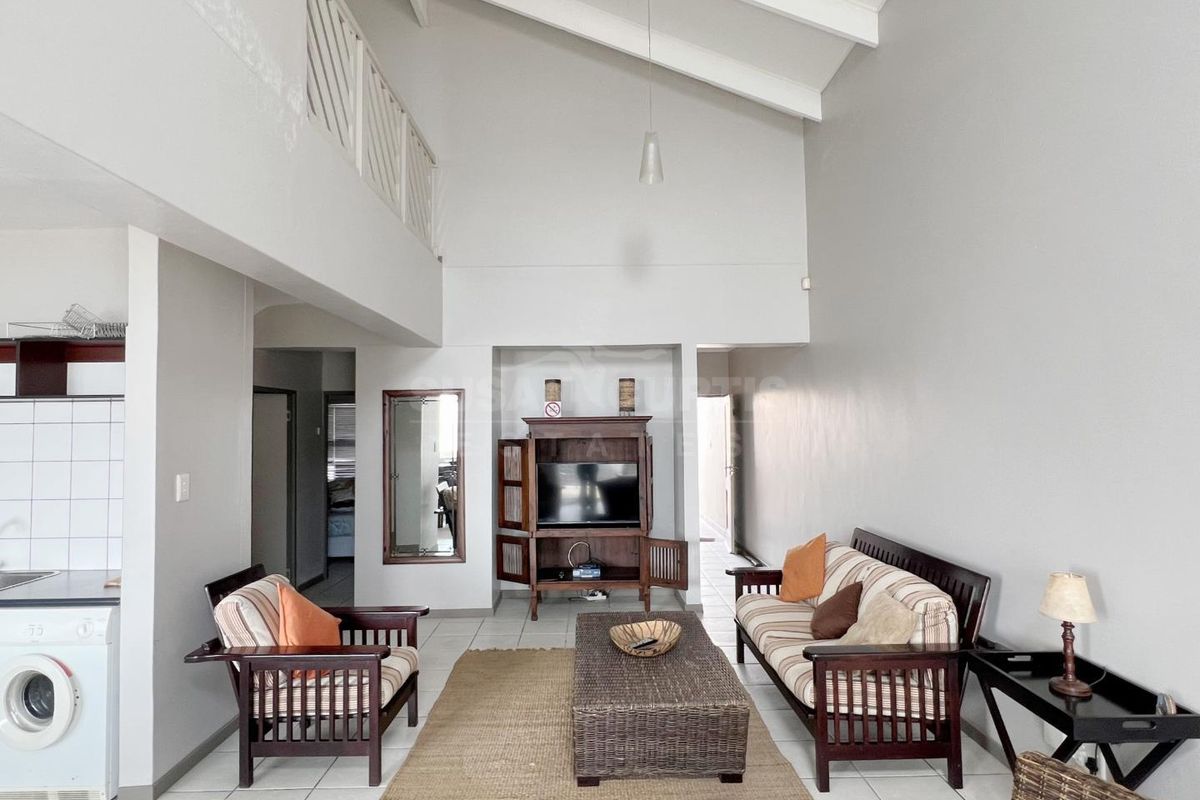 Top-Floor Apartment with Breathtaking Sea Views - Photo 2