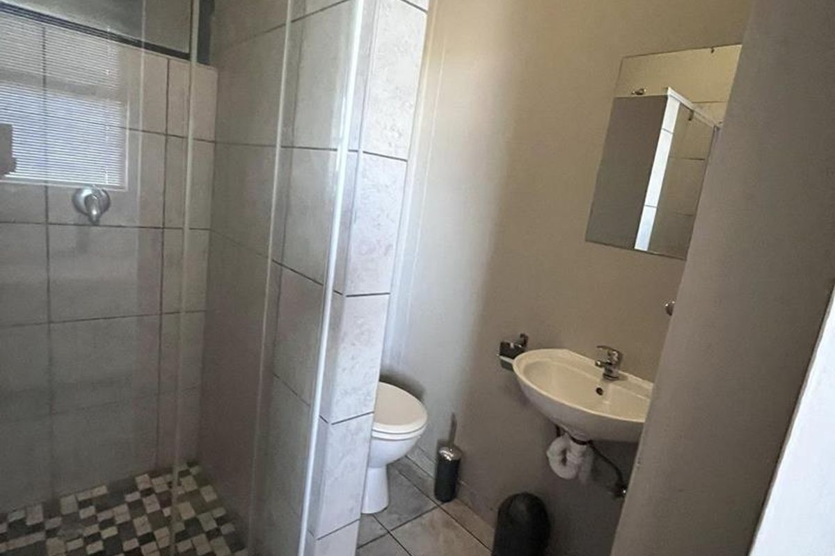 Fully furnished Bachelor flat available at Beethoven Heights - Photo 4