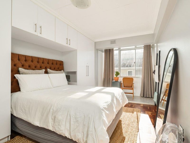 STUNNING SEA POINT APARTMENT -  PERFECT POSITION FOR STROLLERS AND JOGGERS - Photo 6