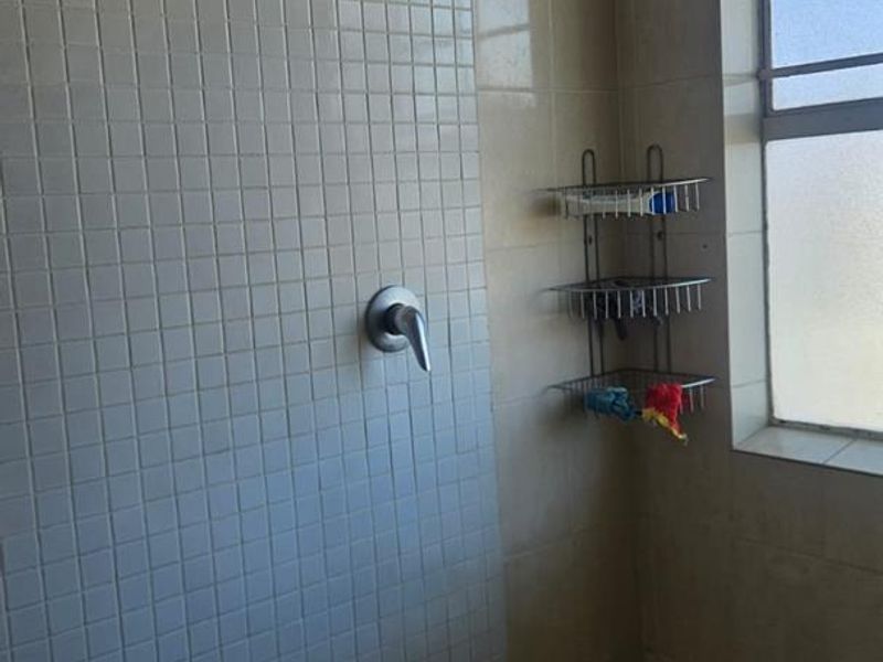 Spacious 2-Bedroom Flat in the Heart of Johannesburg CBD - Photo 3