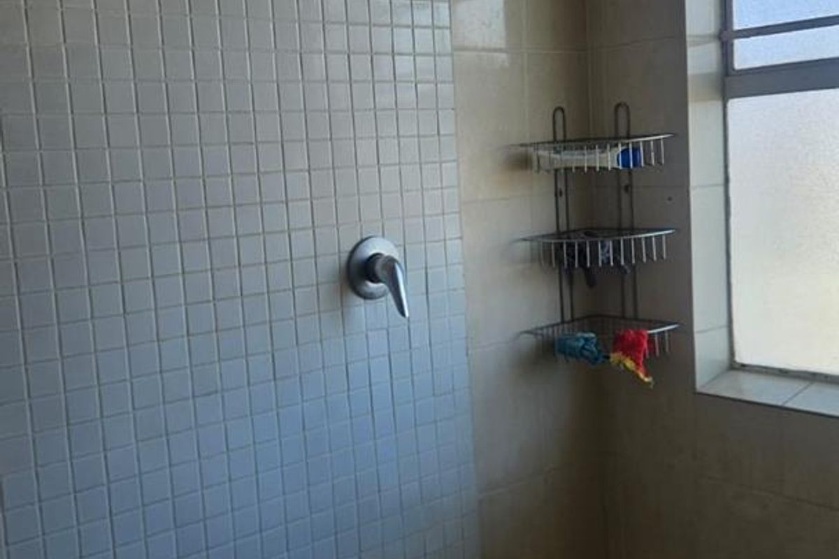 Spacious 2-Bedroom Flat in the Heart of Johannesburg CBD - Photo 3