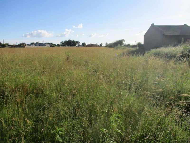 PRIME LAND AND LOCATION ! - Photo 2