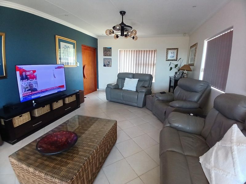 Stunning Modern Home with Sea View - Photo 6