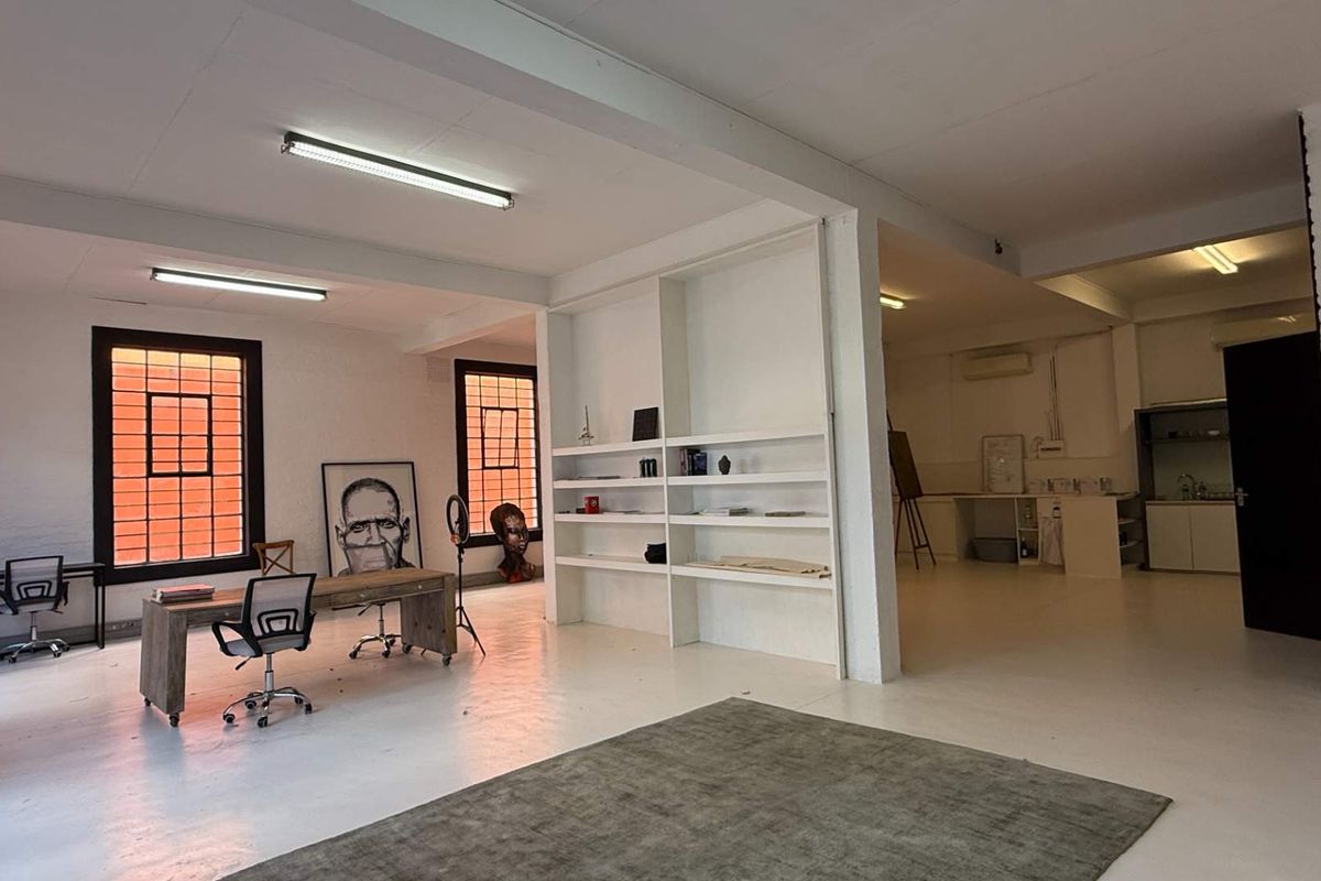 139m2 office to let in Urban Hub with balcony - Photo 5