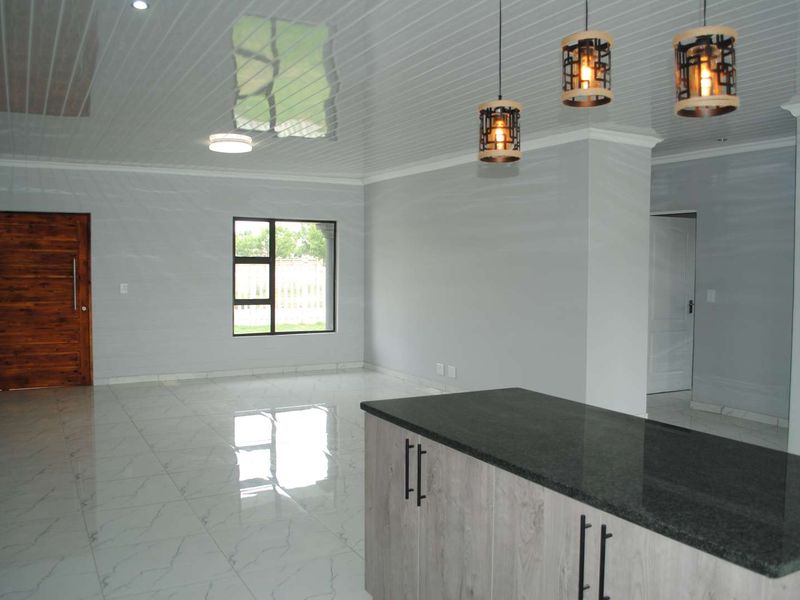 Modern Lovely newly Built home in the center of Riversdal - Photo 7