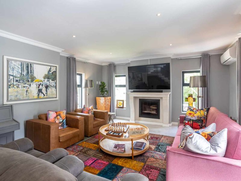 Family Home with Paddock Views on Val de Vie Estate - Photo 10