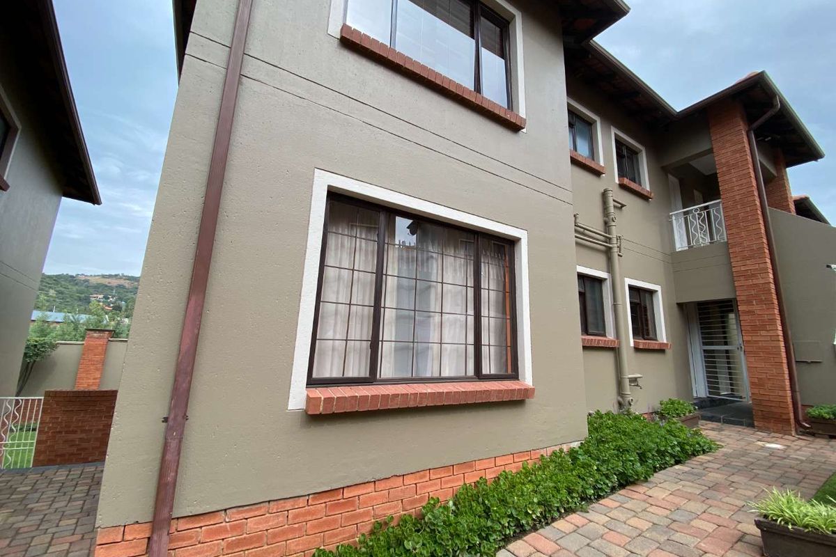 Ground Floor Gem with Private Garden & Pet Friendly Living - Photo 3