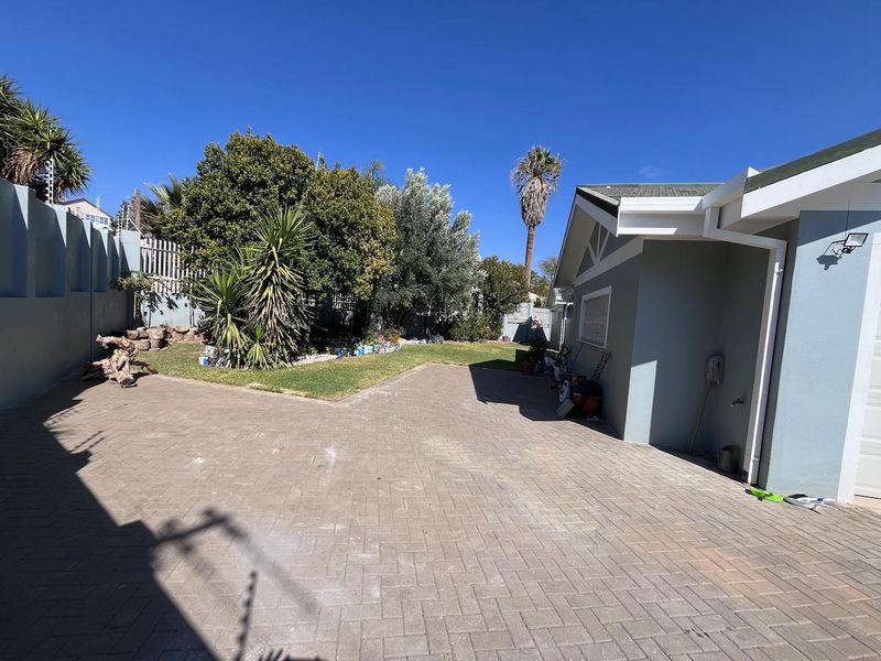 House For Sale in Klein Windhoek - Photo 2