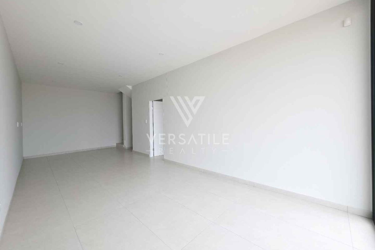 Townhouse with Permanent Sea View to Let - Photo 4