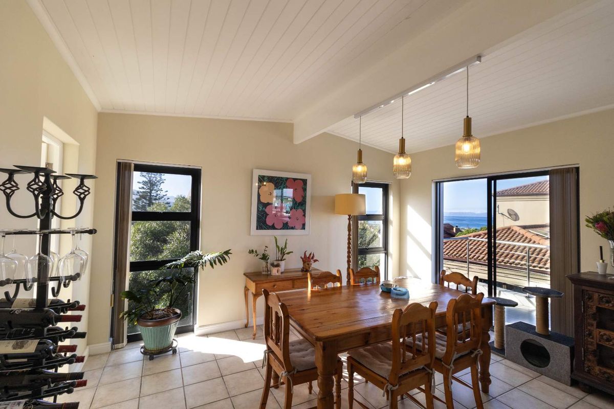 A Hilltop Sanctuary Above Walker Bay - Photo 5