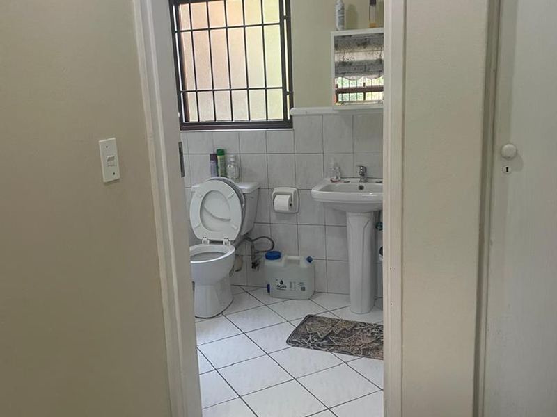 Upgraded 2-Bed, 2-Bath Ground-Floor Unit | Secure Complex | Robindale, Randburg - Photo 7