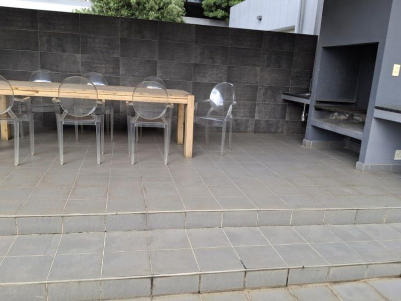 A STUNNING THREE BEDROOM FURNISHED APARTMENT - Photo 6