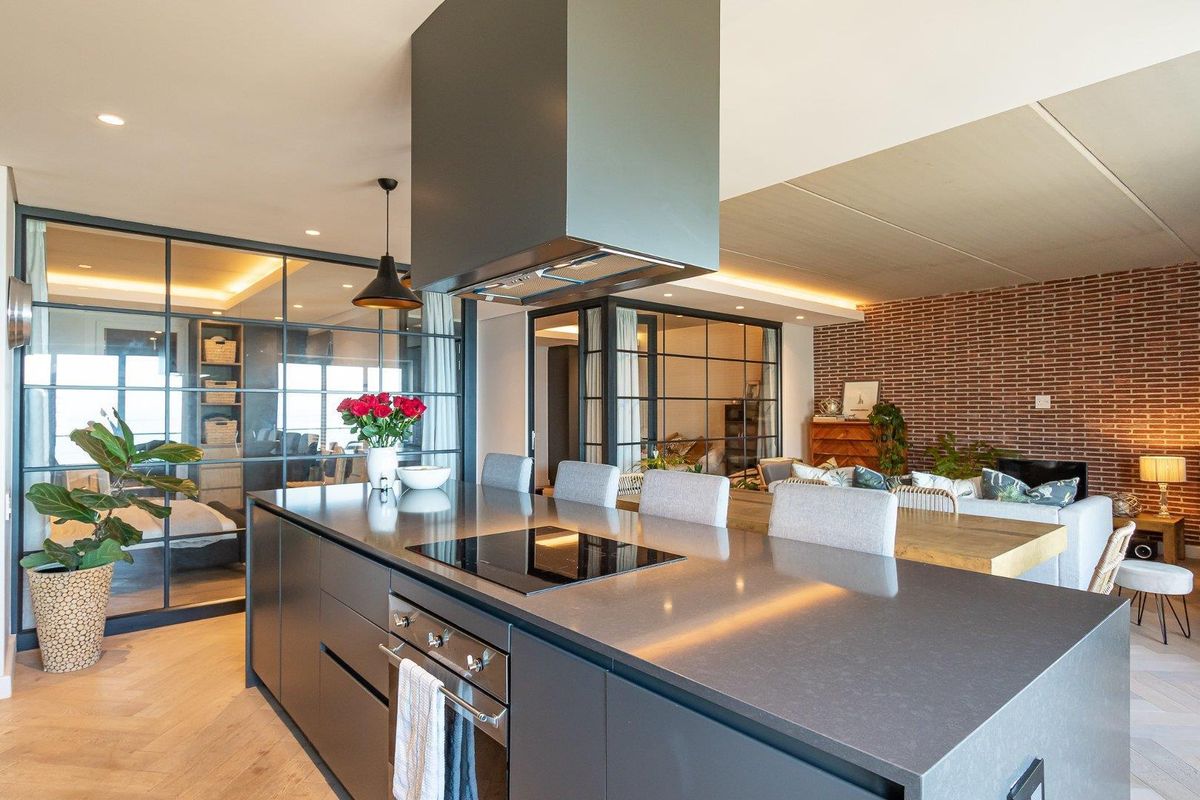 Beautiful 2 bedroom Seafront apartment in Simons Town (HB) - Photo 5