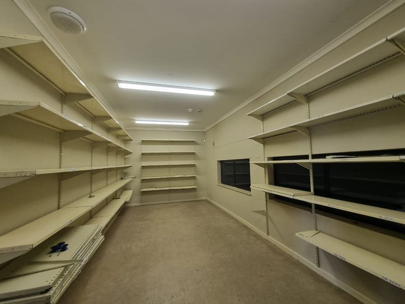 Versatile Industrial Building with corporate identity - Photo 8