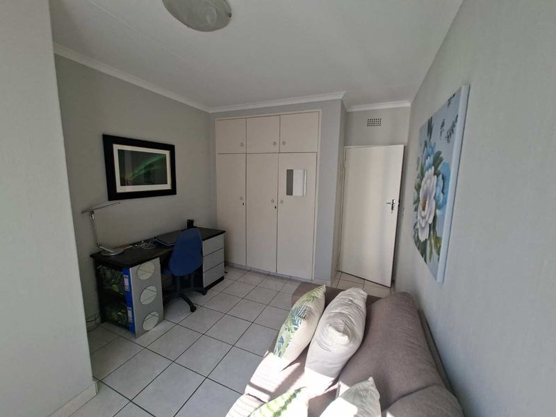 Peaceful Living in a Tranquil Setting - Photo 5
