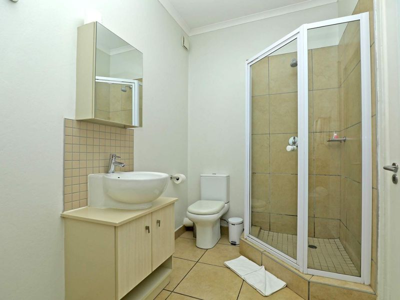 Stylish and Secure 2 bedroom Furnished apartment at The Cube Rivonia! - Photo 9